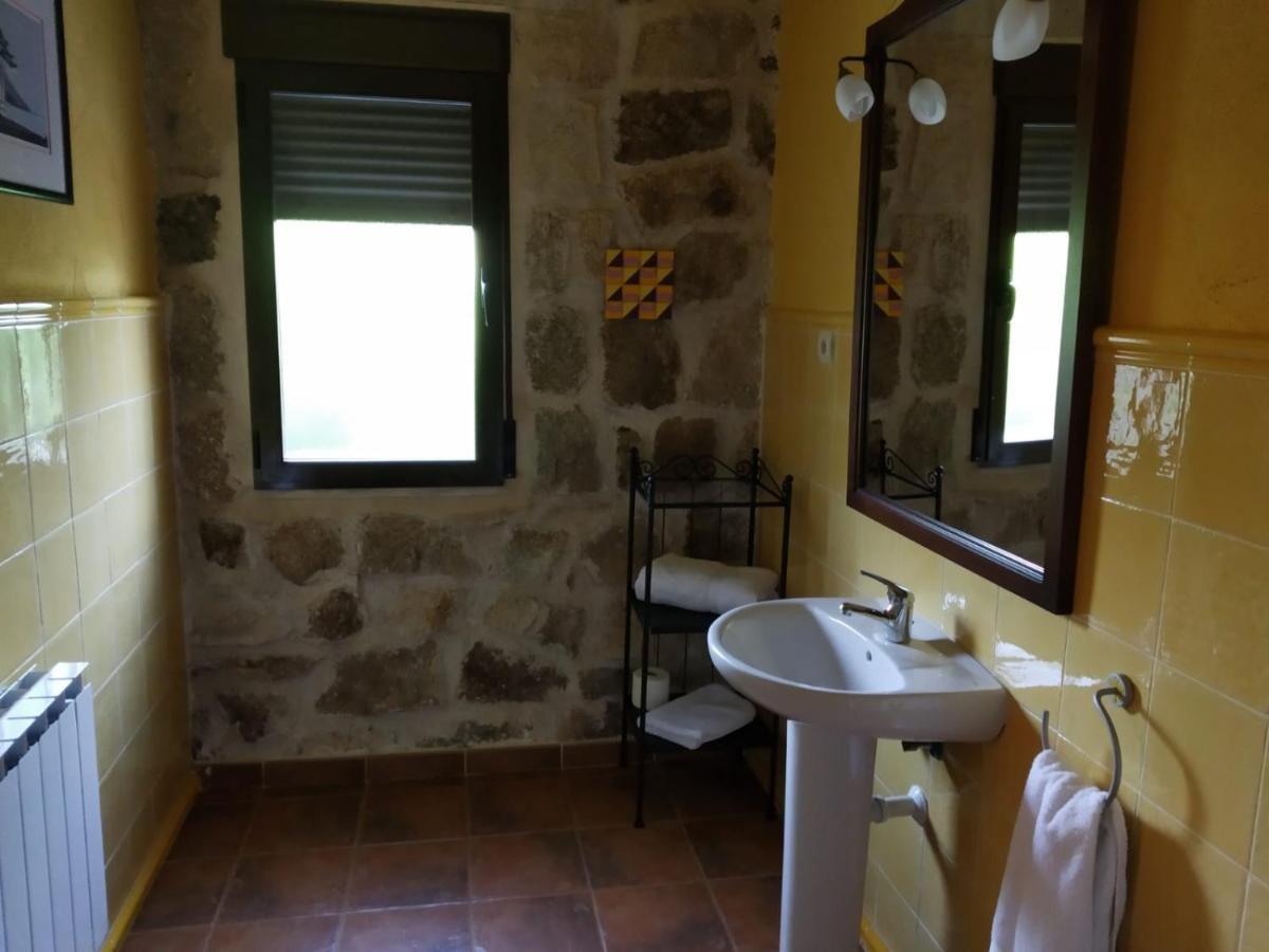 Viv. De Uso Turistico Fuente El Tejo - Casa Ana Villa Burgohondo Exterior photo